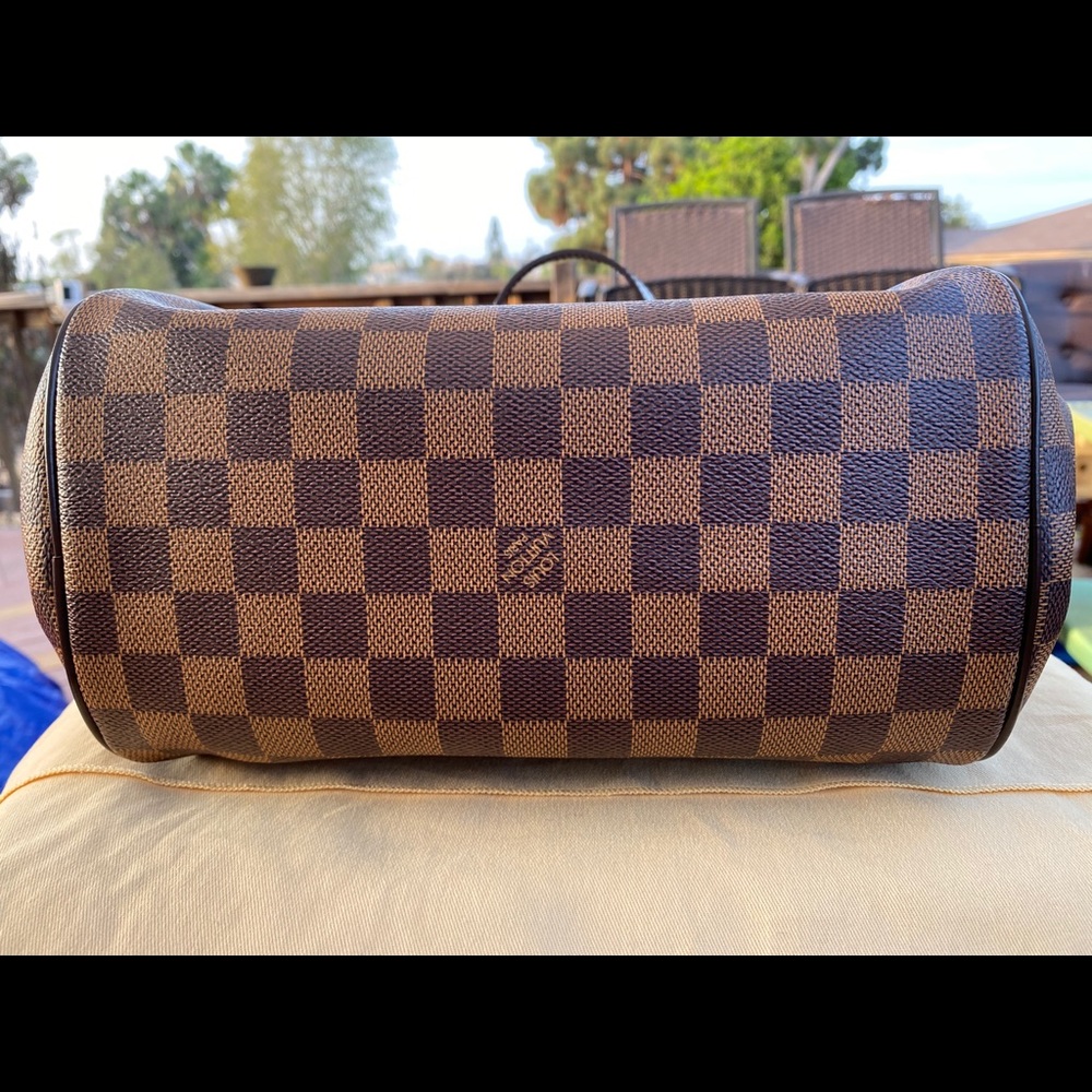 Louis Vuitton Rivington - Picture 7 of 12